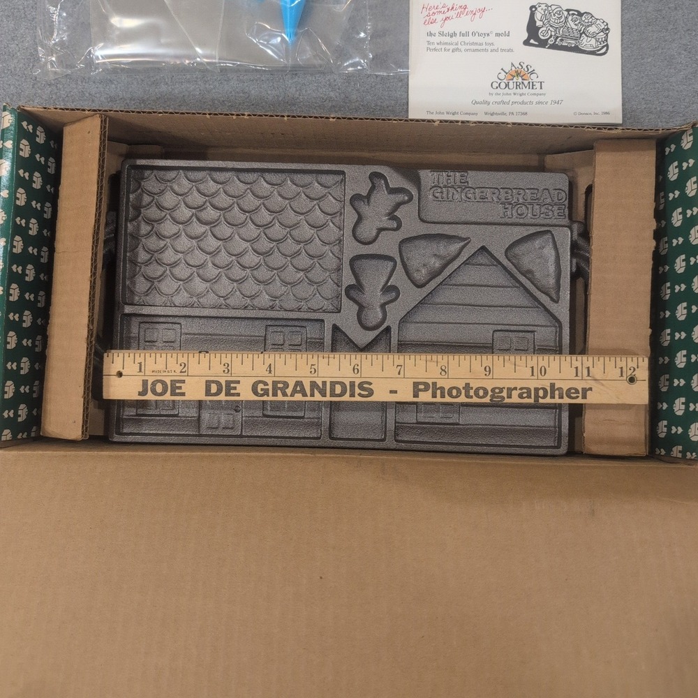 John Wright Fun & Easy All Occasion Gingerbread House Cast Iron Mold Kit 73-028 - Picture 7 of 8